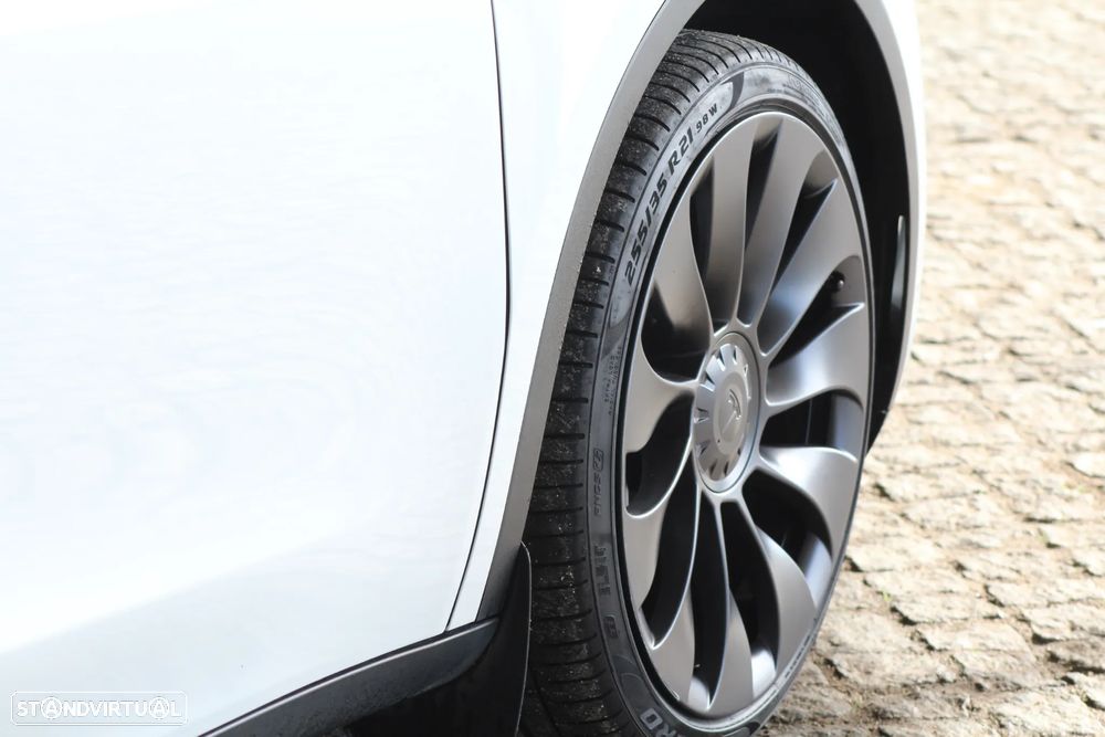 Tesla Model Y Long Range Dual Motor AWD - 19