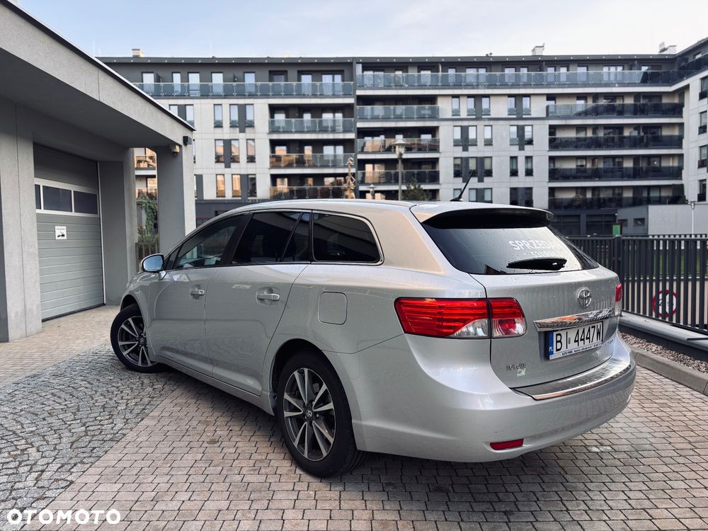 Toyota Avensis 1.8 Sol NAVI - 5