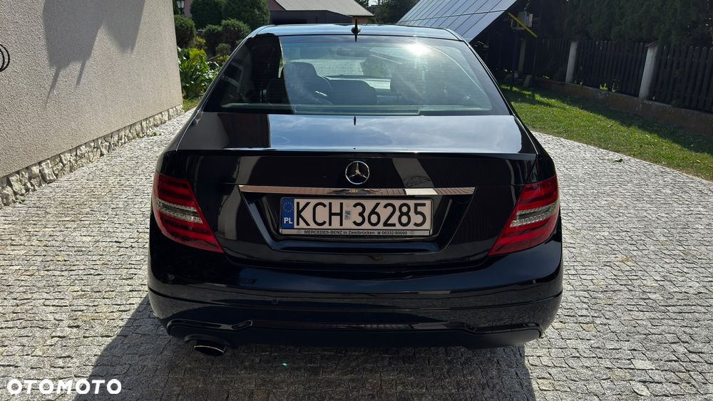 Mercedes-Benz Klasa C 180 CGI BlueEff Avantgarde - 5