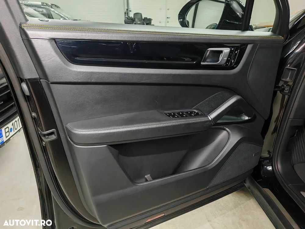 Porsche Cayenne Turbo - 26