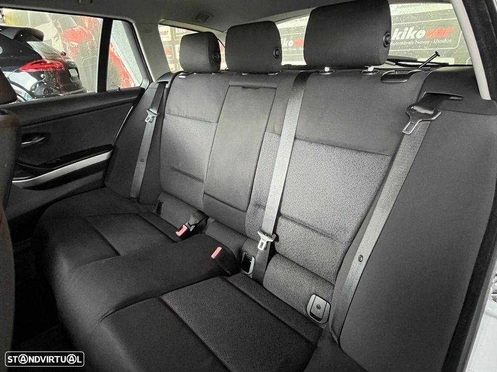 BMW 320 d EfficientDynamics - 35