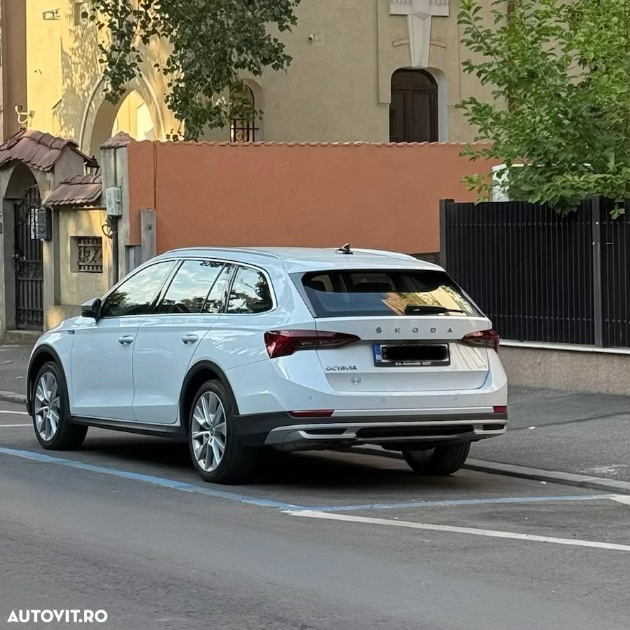 Skoda Octavia Combi 2.0 TDI DSG 4X4 Scout - 2