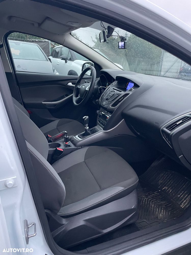 Ford Focus - 13