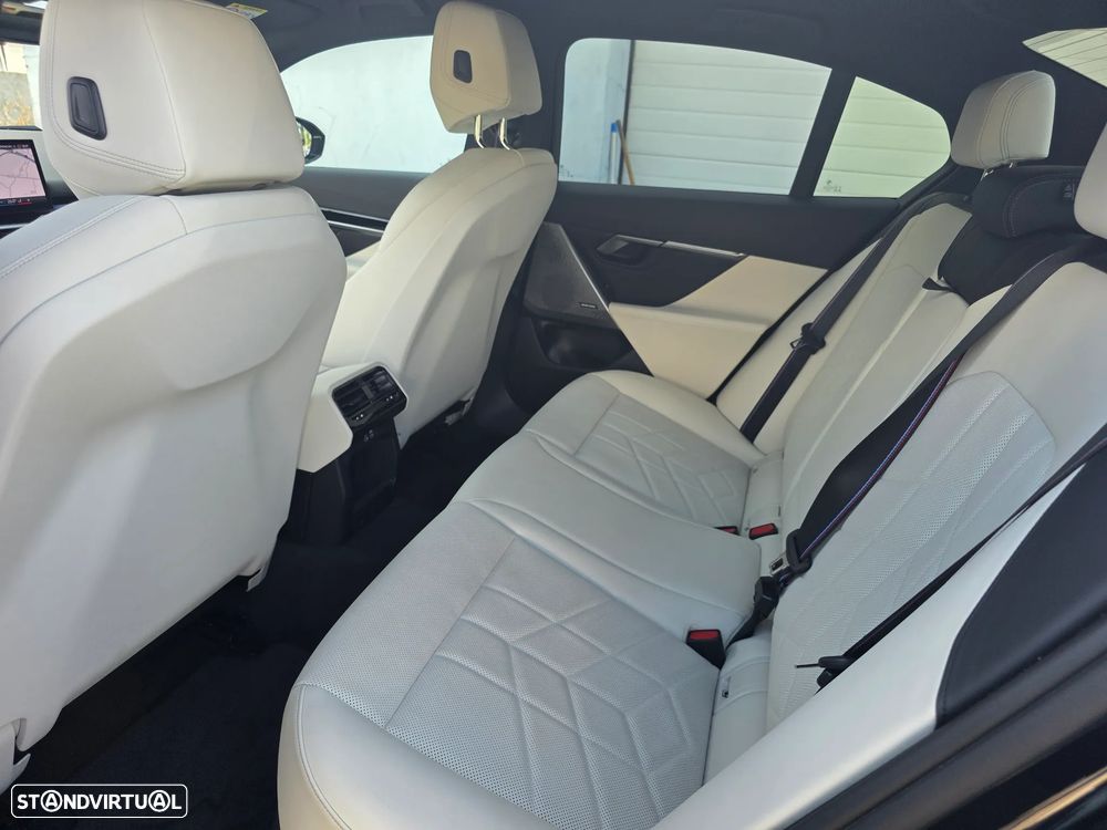 BMW 530 e Pack Desportivo M Pro - 37
