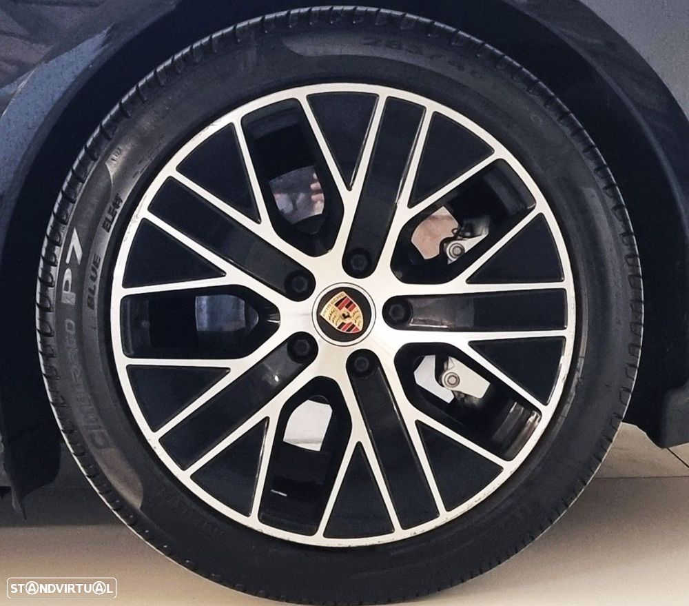 Porsche Taycan Turbo - 33