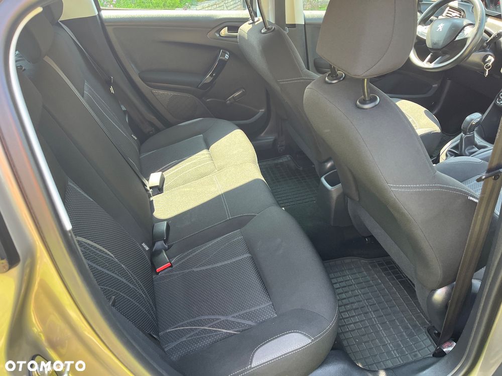 Peugeot 208 1.2 PureTech Style - 11