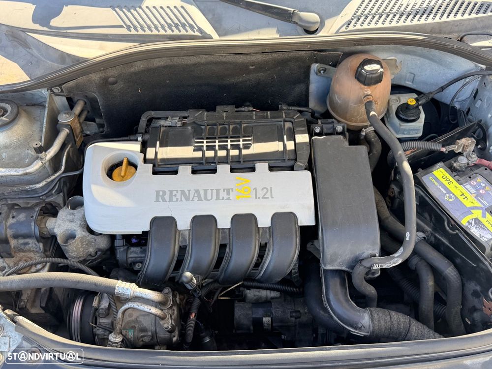 Renault Clio 1.2 16V Privilège - 13