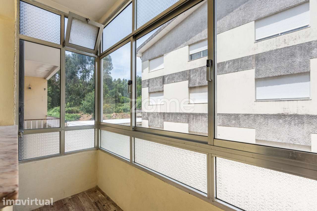 Apartamento T3 Renovado com Garagem Box em Águas Santas - Grande imagem: 3/27