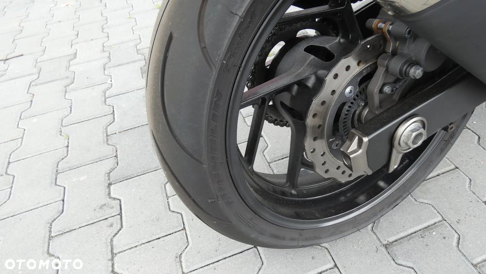 Suzuki GSX - 12