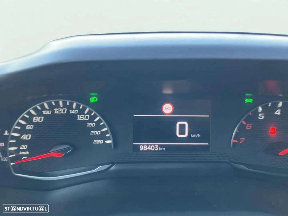 Peugeot 2008 1.2 PureTech Allure - 11