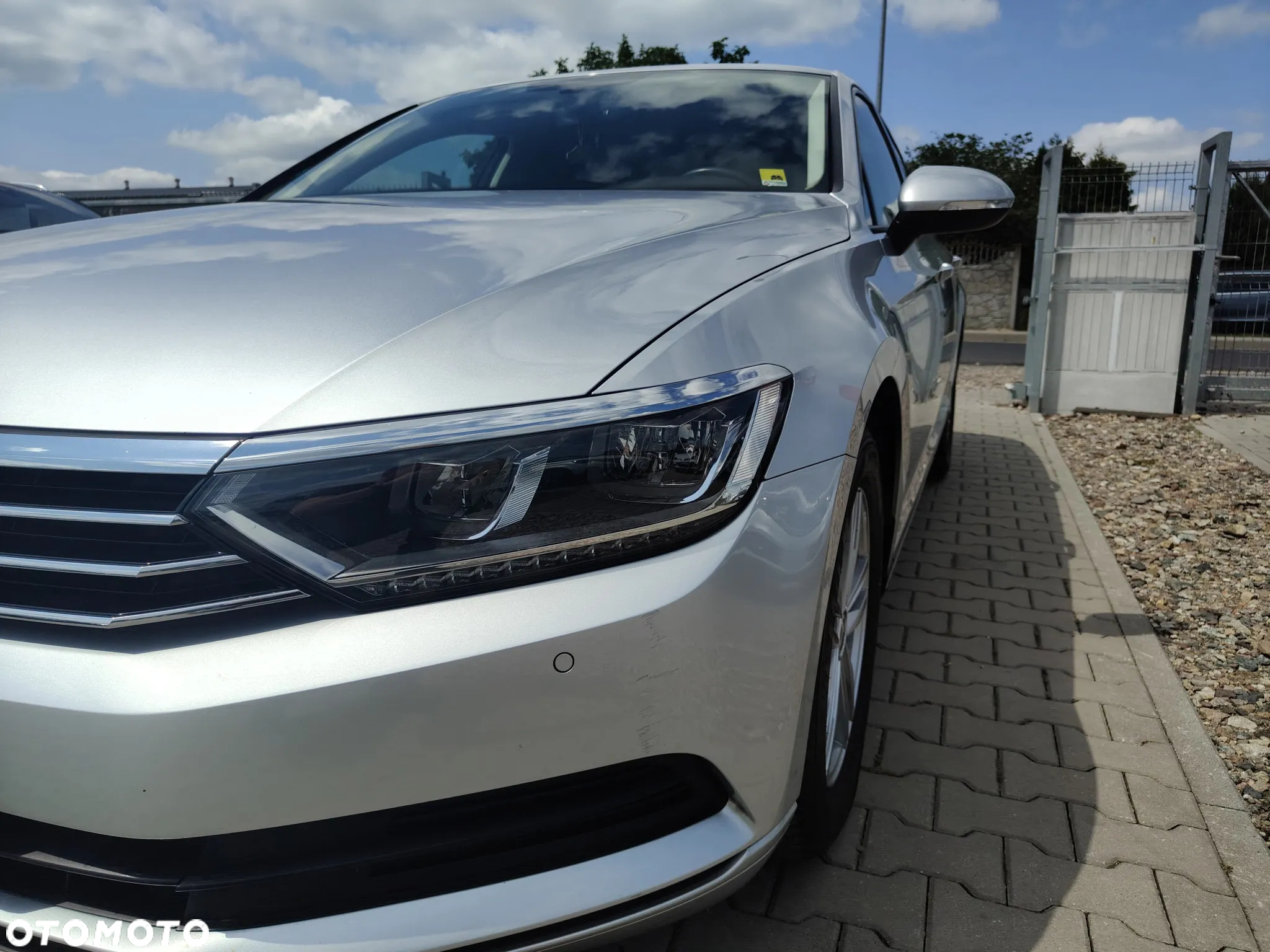 Volkswagen Passat - 24