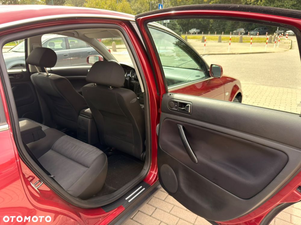 Volkswagen Passat - 13