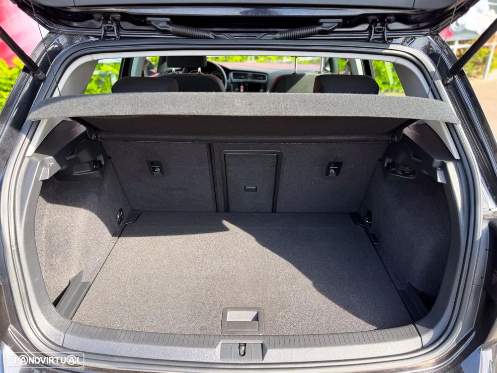 VW Golf 1.6 TDI Confortline - 12