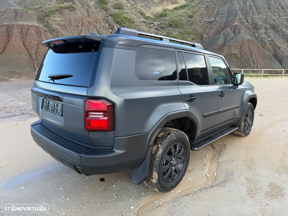 Toyota Land Cruiser Prado - 8