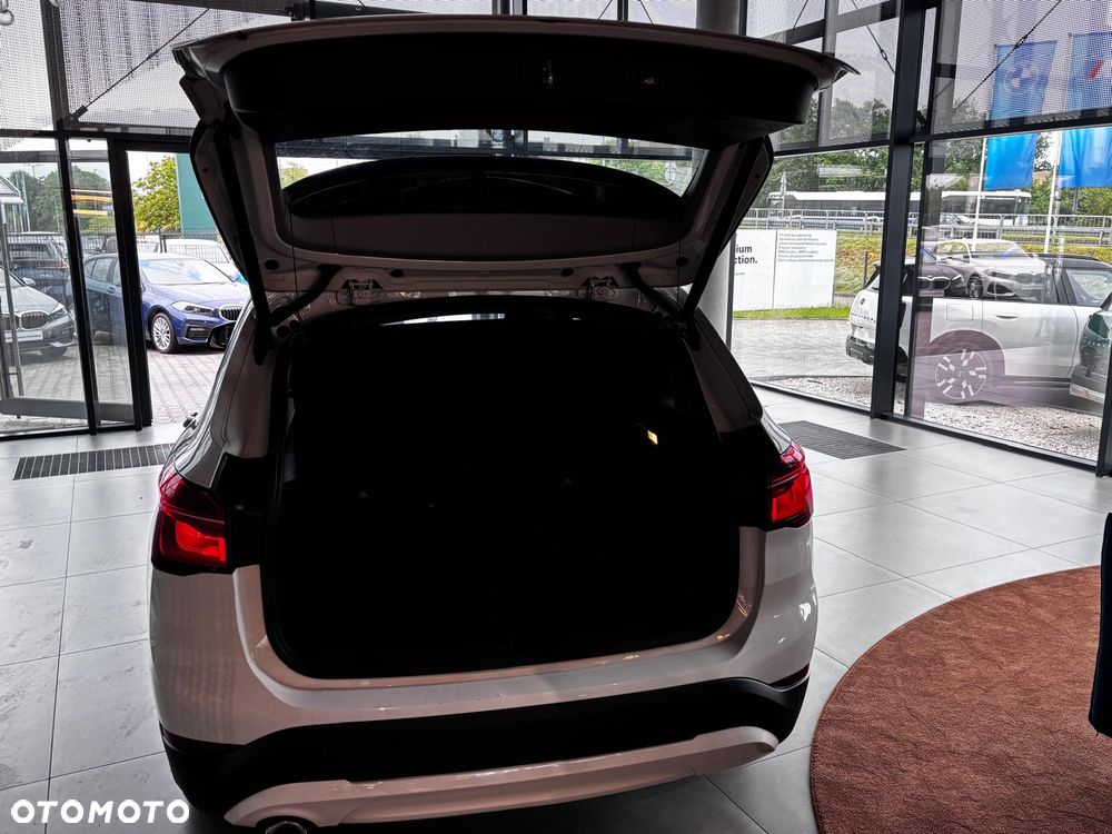 BMW X1 sDrive18i - 18