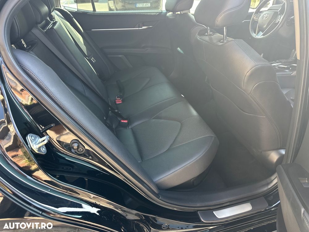 Toyota Camry Luxury - 8