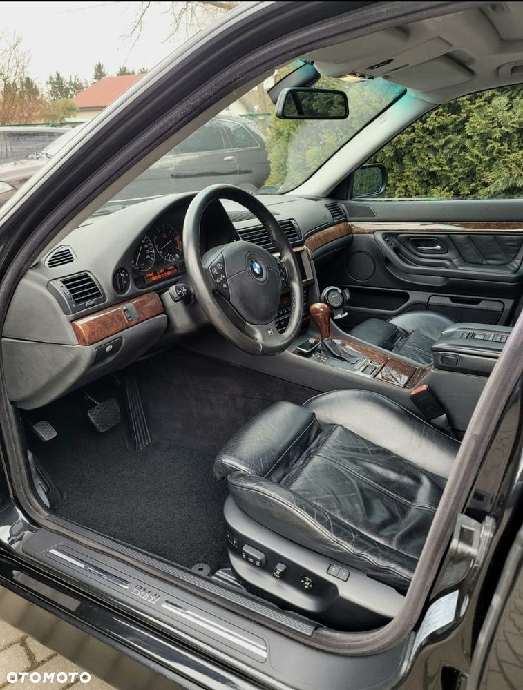 BMW Seria 7 740i - 11