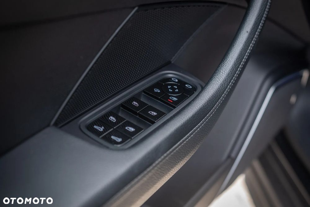 Porsche Panamera 4 - 11