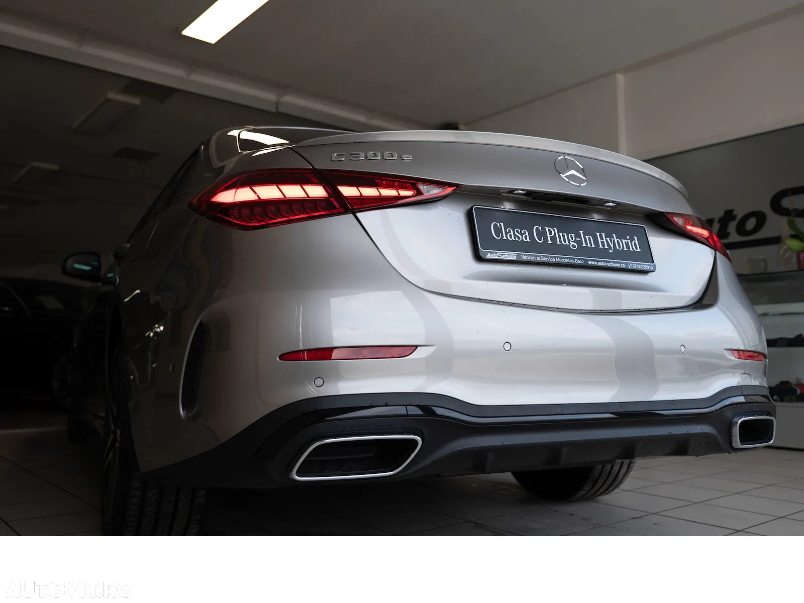 Mercedes-Benz C 300 e 4Matic 9G-TRONIC AMG Line - 9