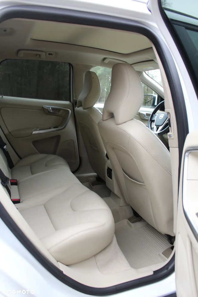 Volvo XC 60 T6 AWD Momentum - 17