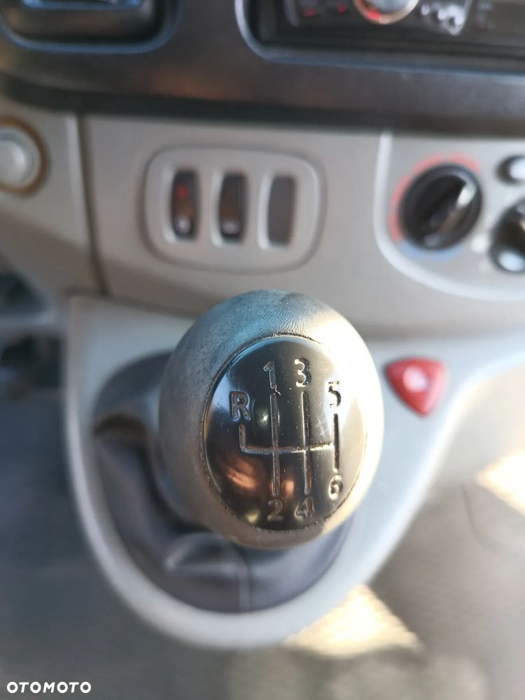 Renault Trafic ver-2-0-16v-combi-l2h1 - 35