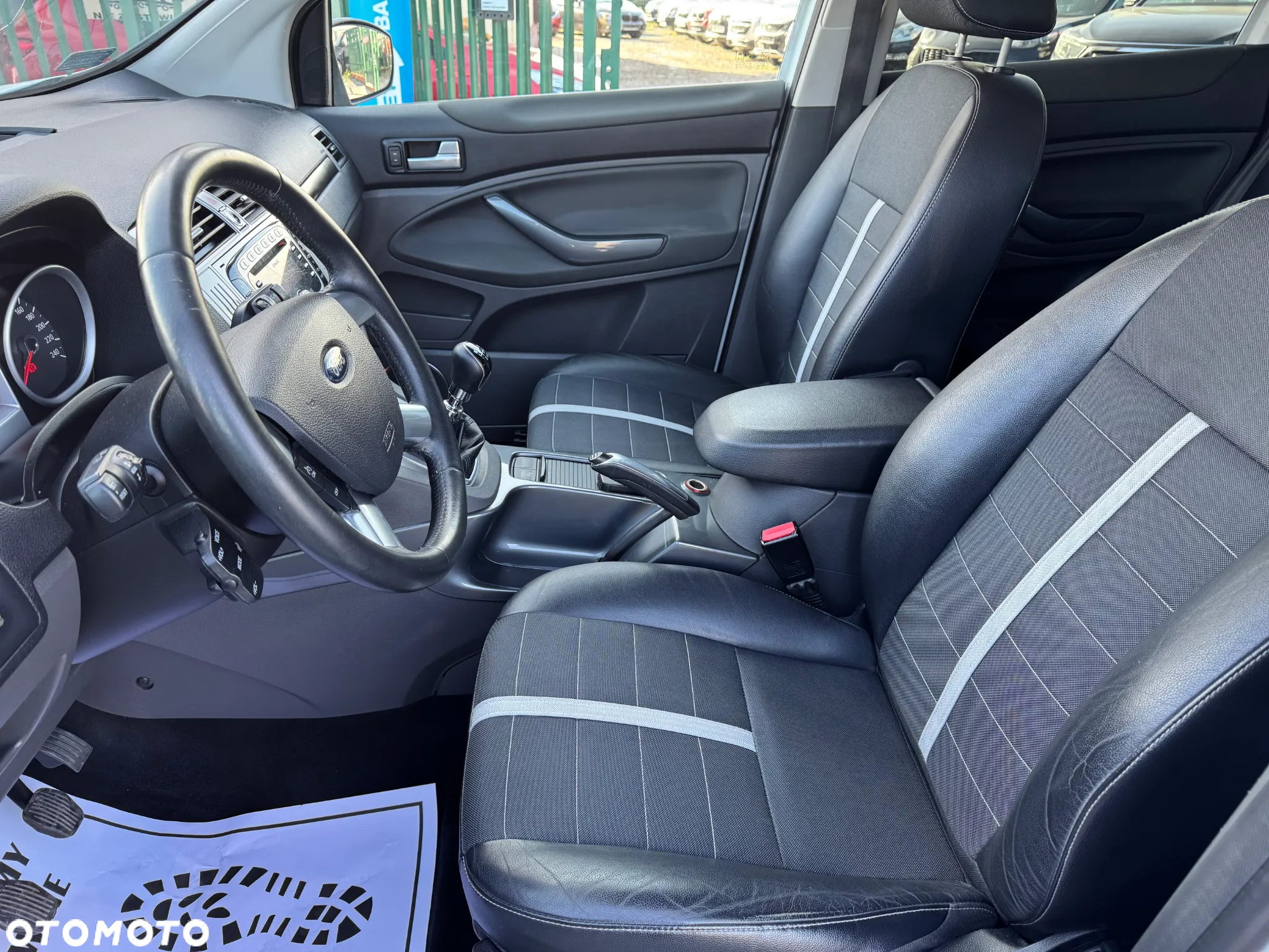 Ford Kuga 2.0 TDCi 2x4 Titanium - 20