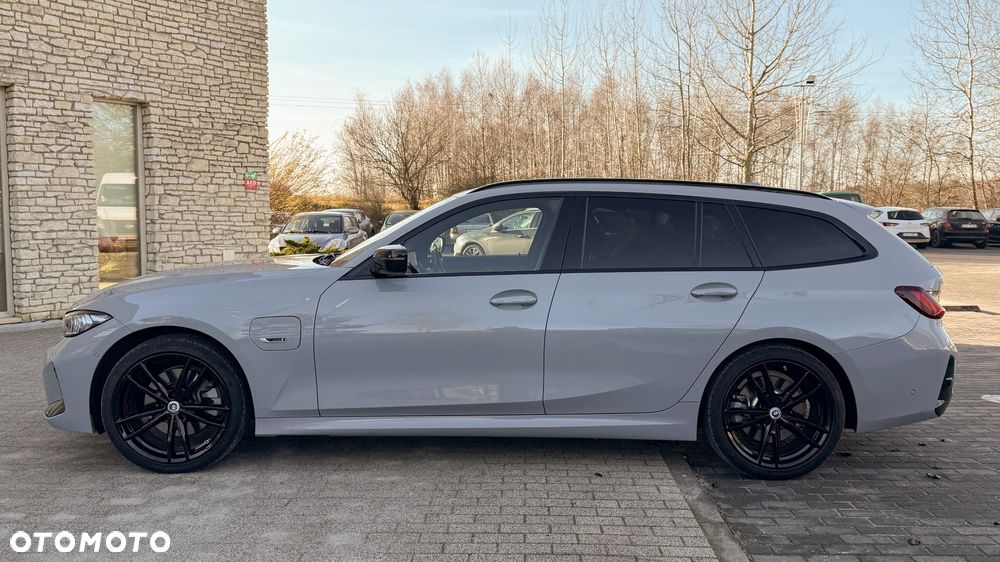 BMW Seria 3 330e xDrive M Sport sport - 32