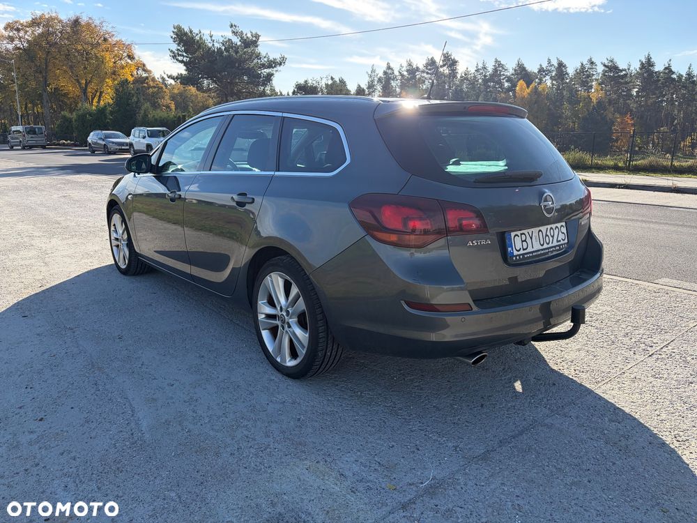 Opel Astra 2011 photo 3