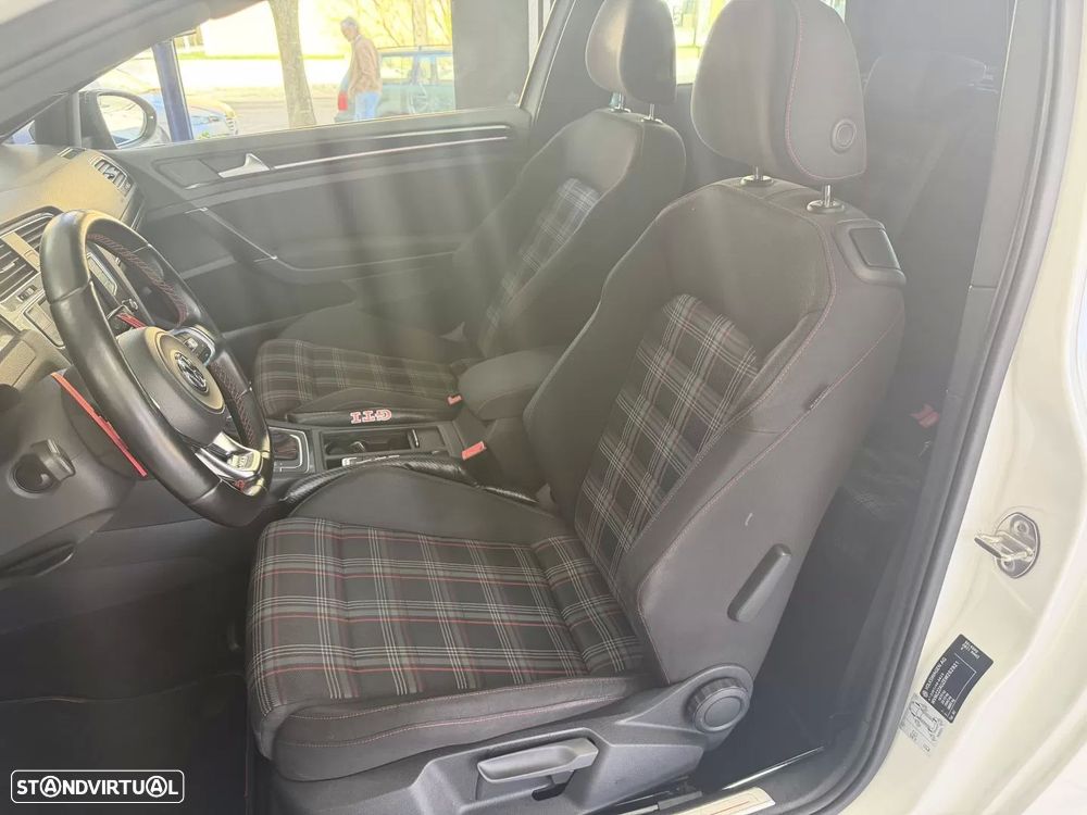 VW Golf 2.0 TSi GTi DSG Performance - 23