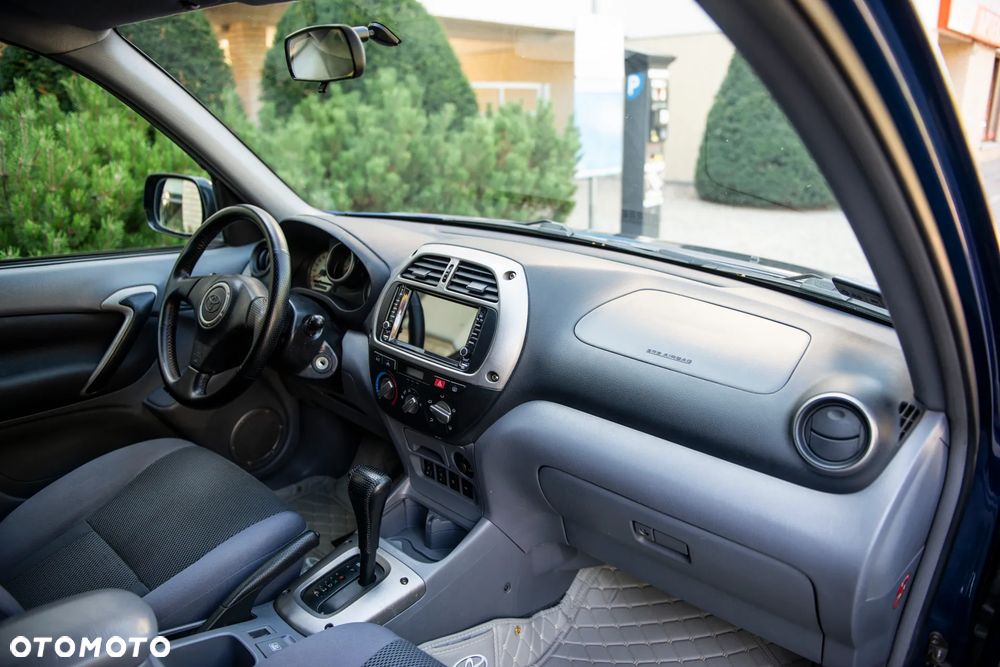 Toyota RAV4 2.0 VVT-i 4x4 - 24