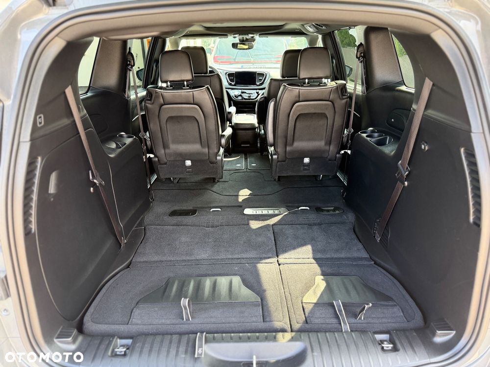 Chrysler Pacifica - 33