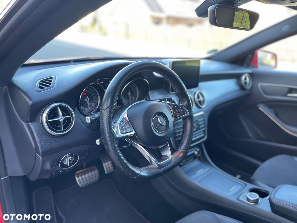 Mercedes-Benz CLA 180 7G-DCT SCORE - 7
