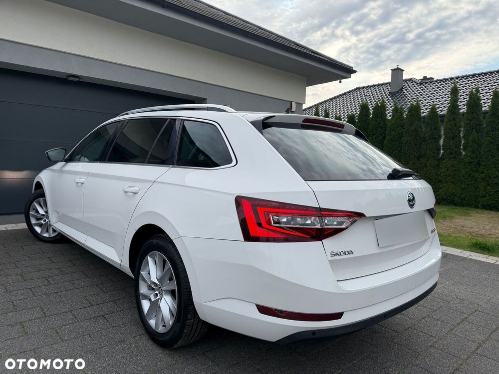Skoda Superb 2.0 TDI Premium Edition - 10