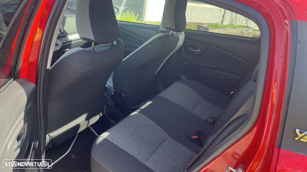 Toyota Yaris 1.5 HSD Comfort +P.Style+Navi - 5