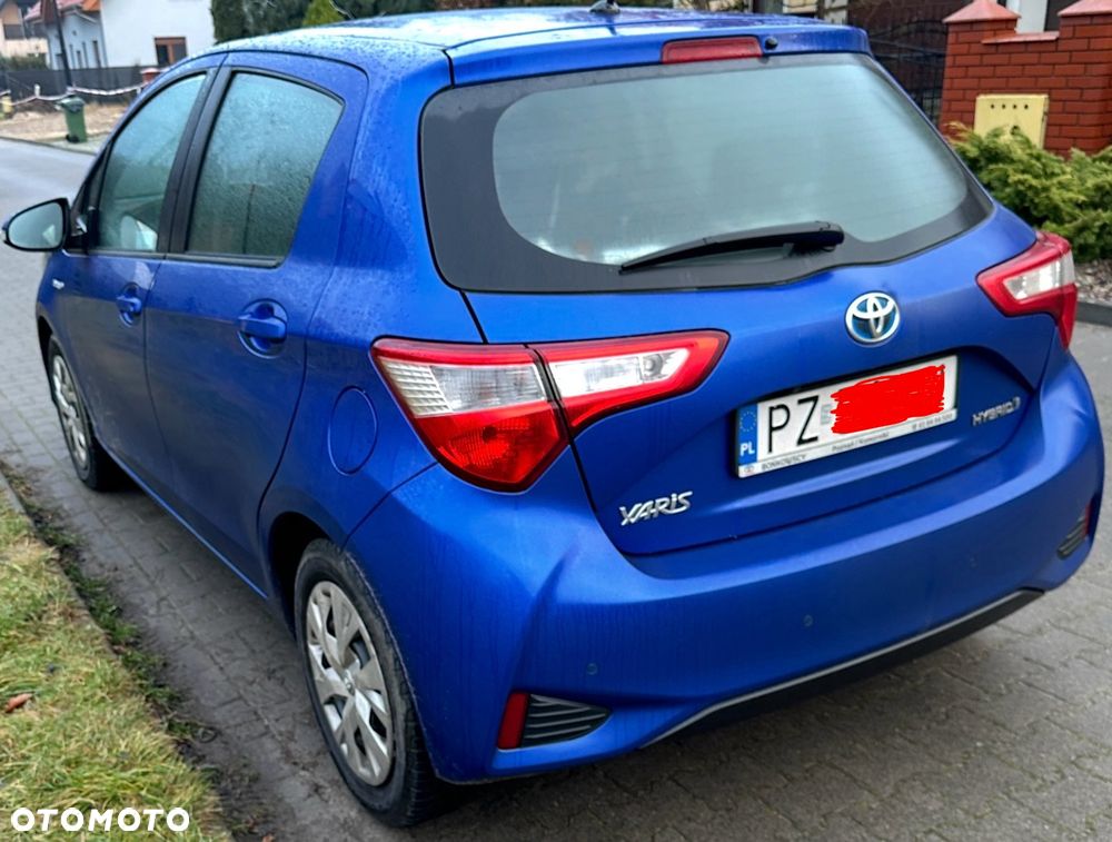 Toyota Yaris Hybrid 100 Premium - 4