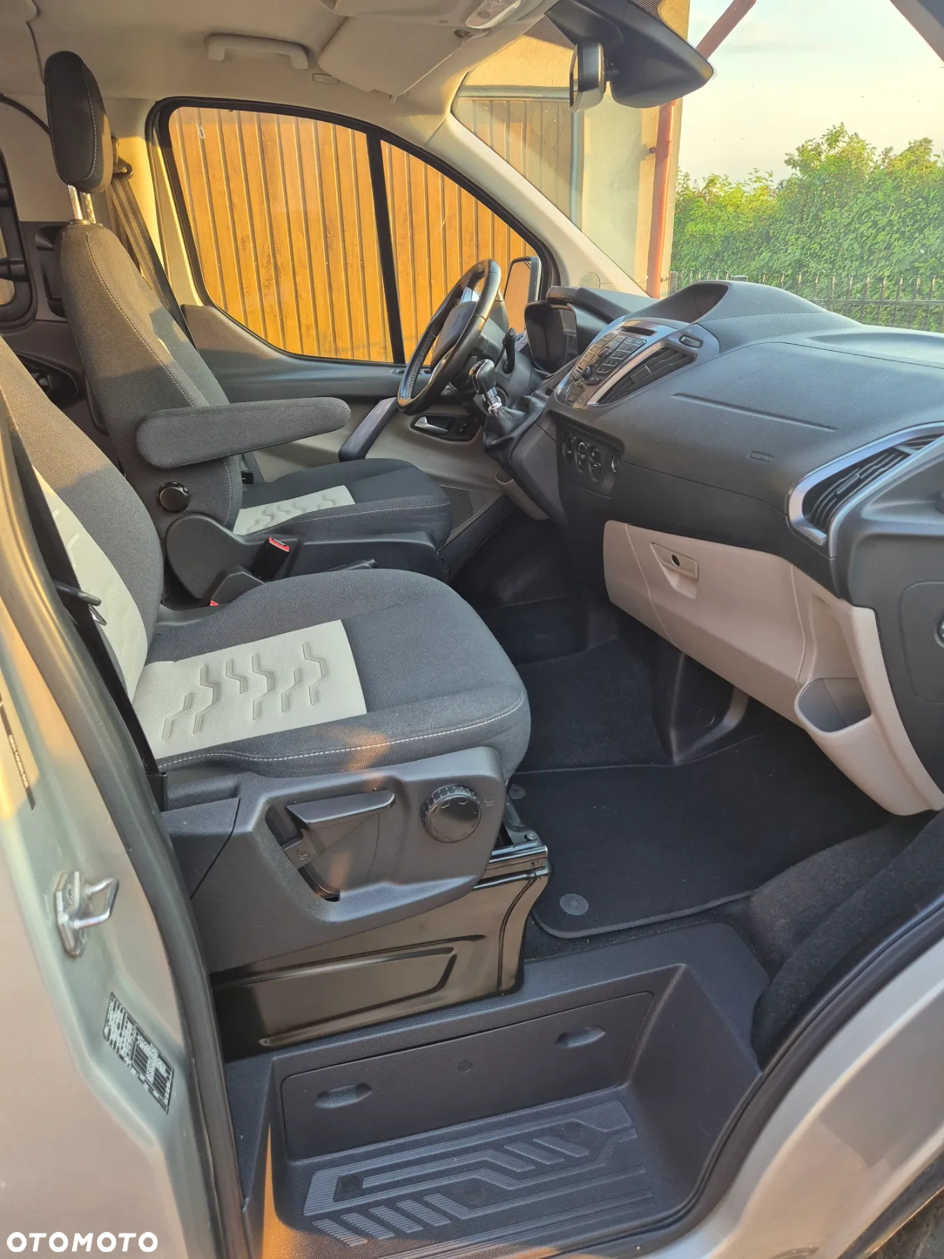 Ford Tourneo Custom - 13