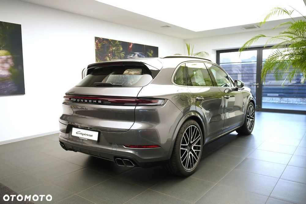 Porsche Cayenne Turbo E-Hybrid PHEV - 3