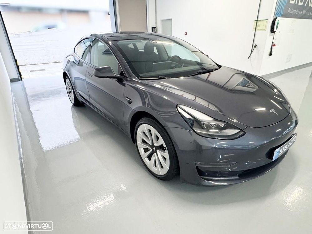 Tesla Model 3 - 4