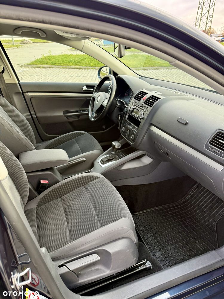 Volkswagen Golf - 6