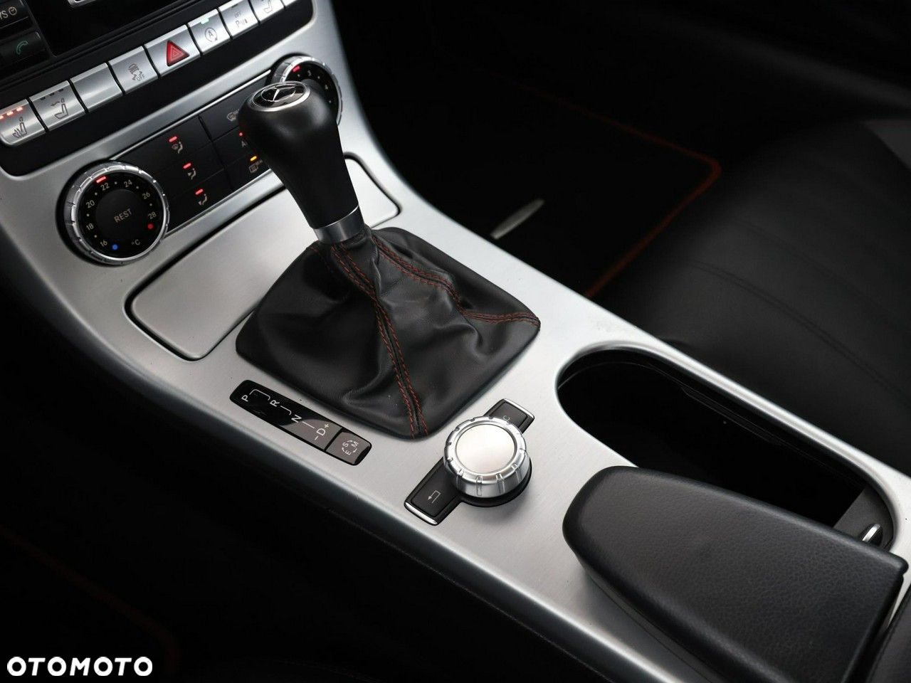 Mercedes-Benz SLK 200 (BlueEFFICIENCY) 7G-TRONIC - 23