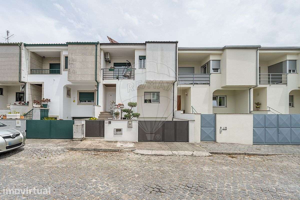Moradia em banda T4 em Frossos, muito próximo do centro de Braga! - Grande imagem: 2/35