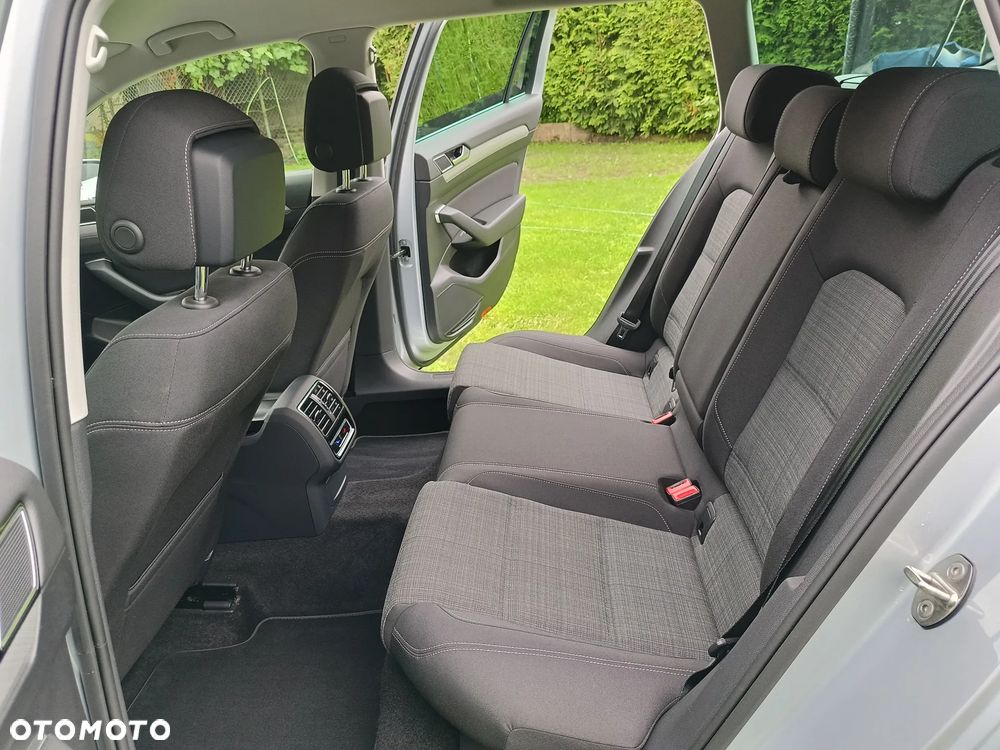 Volkswagen Passat 2.0 TDI SCR Comfortline DSG - 24