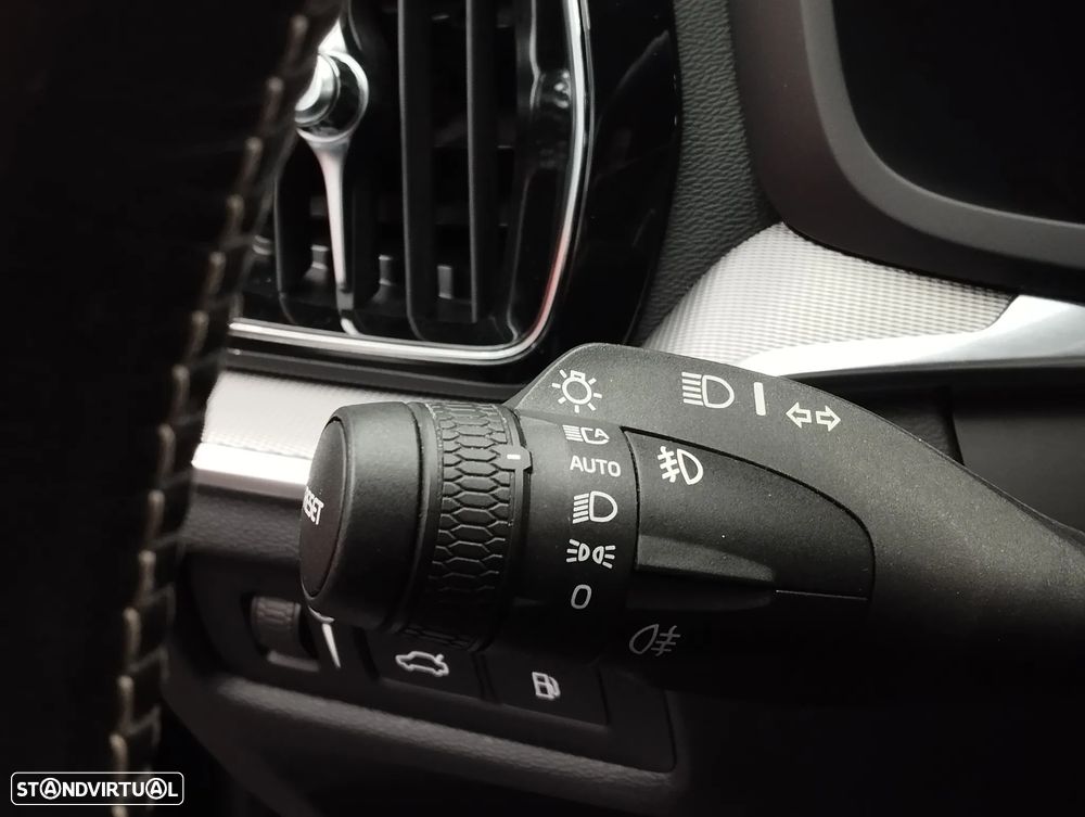 Volvo S60 2.0 T8 PHEV R-Design AWD - 22