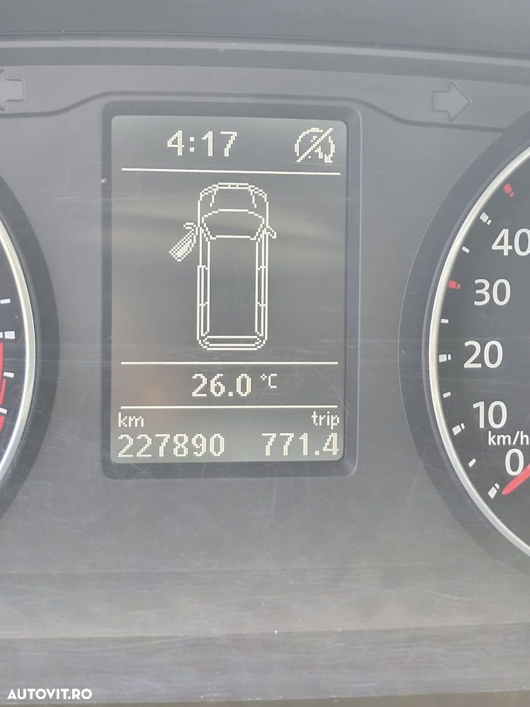 Volkswagen Caravelle - 13
