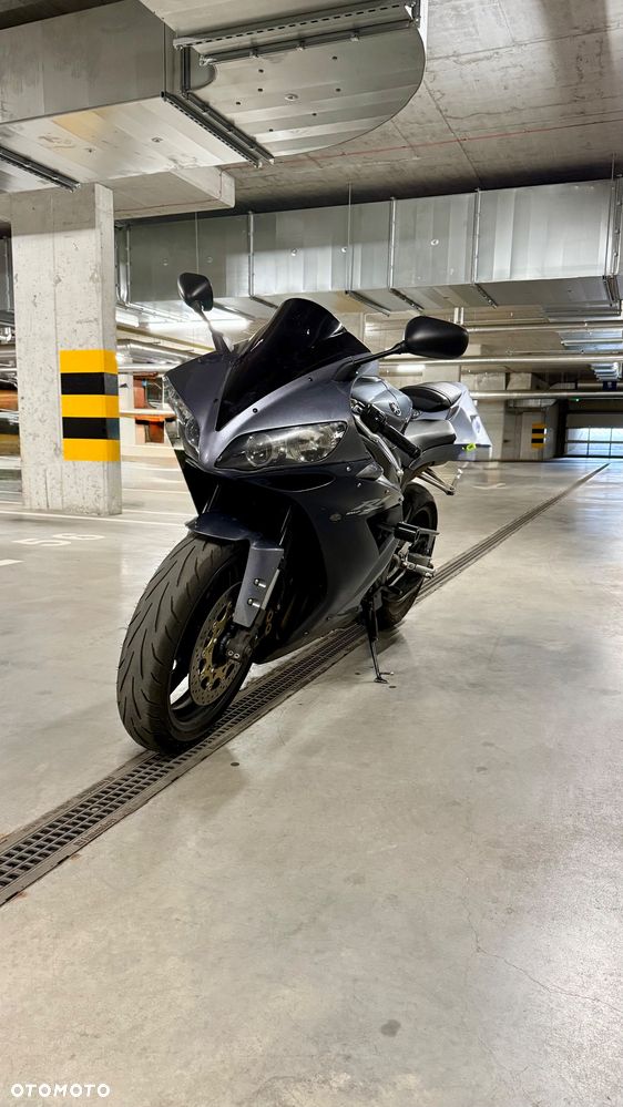 Yamaha R1 - 2