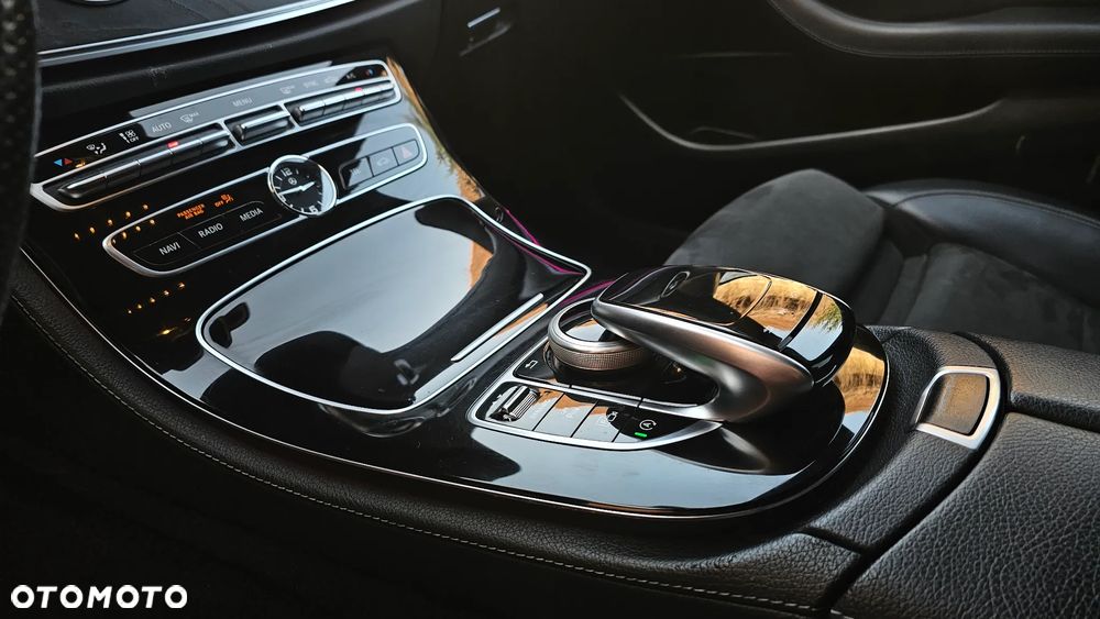 Mercedes-Benz Klasa E 220 d 4Matic 9G-TRONIC AMG Line - 31