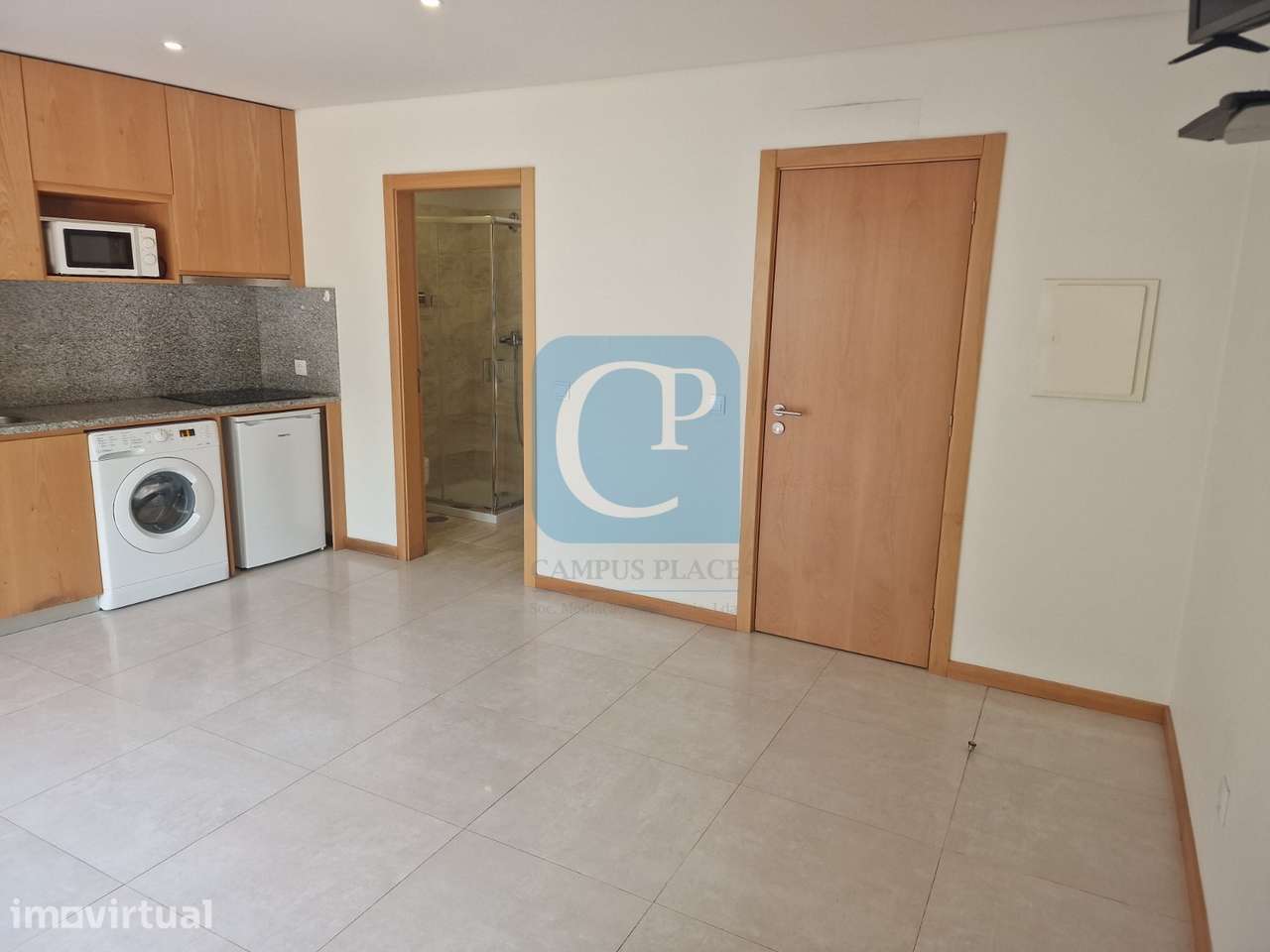 Apartamento T0 com varanda à Praça Flores, Porto - Grande imagem: 3/10