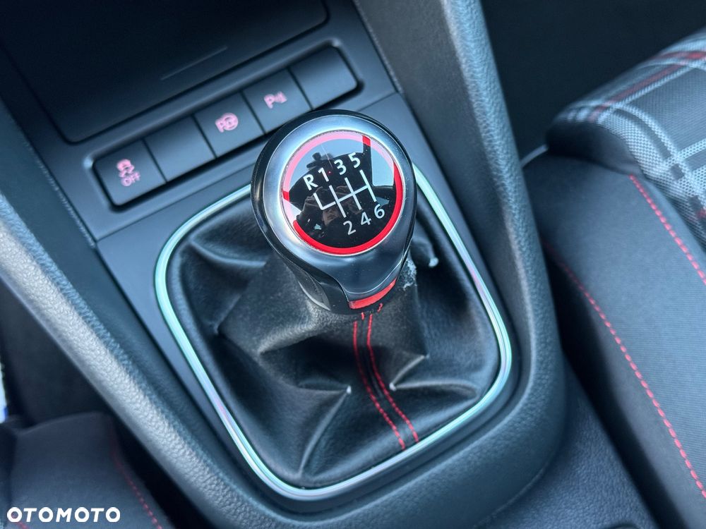 Volkswagen Golf 2.0 GTI - 24