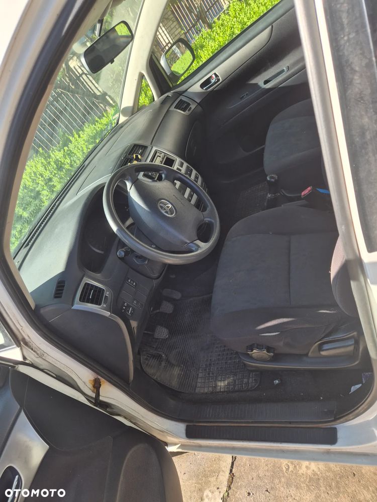 Toyota Avensis Verso 2.0 D-4D Sol - 5