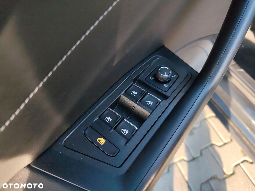 Volkswagen T-Roc 1.5 TSI Style DSG - 22